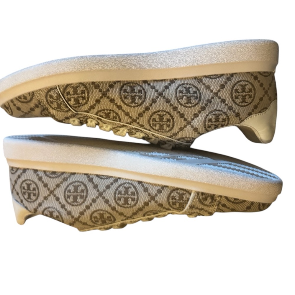 Tory Burch T-monogram lace-up sneakers, perfect for women size 7.5. - Picture 10 of 12